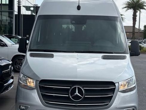 Used 2024 Mercedes-Benz Sprinter 2500 image 2