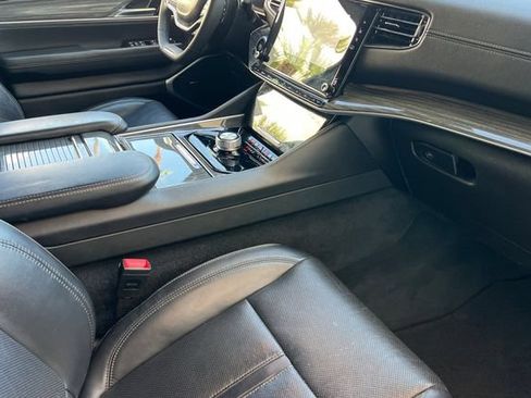 Used 2022 Jeep Wagoneer Series III RWD image 21