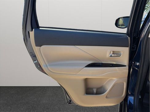 Used 2019 Mitsubishi Outlander SEL AWD/4WD image 35