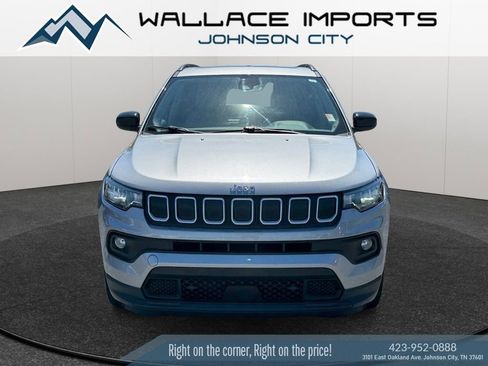 Used 2022 Jeep Compass Latitude w/ Sun and Sound Group AWD/4WD image 8