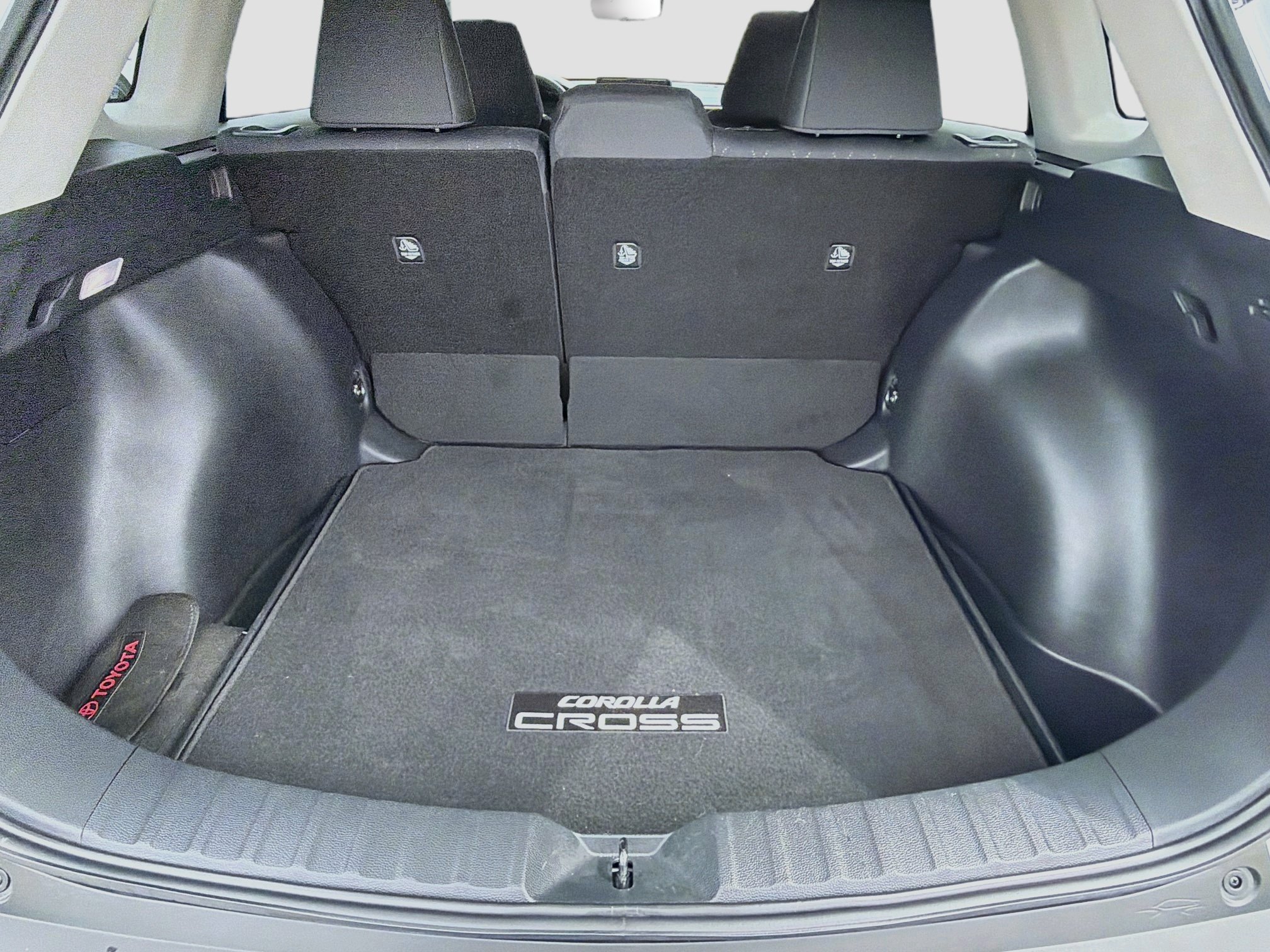 Used 2025 Toyota Corolla Cross LE FWD image 12
