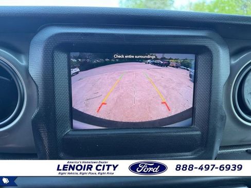 Used 2018 Jeep Wrangler Unlimited Sport S AWD/4WD image 24