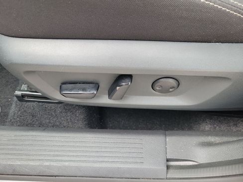 Used 2025 Nissan Rogue SV FWD image 17