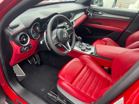 Used 2019 Alfa Romeo Stelvio Ti Sport w/ Quick Order Package 22S Sport AWD/4WD image 11