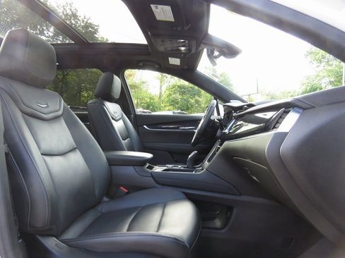 Used 2022 Cadillac XT6 Premium Luxury image 14