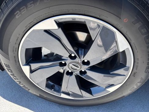 Used 2025 Nissan Rogue SV FWD image 32