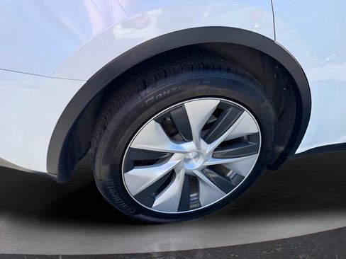 Used 2023 Tesla Model Y Long Range AWD/4WD image 11