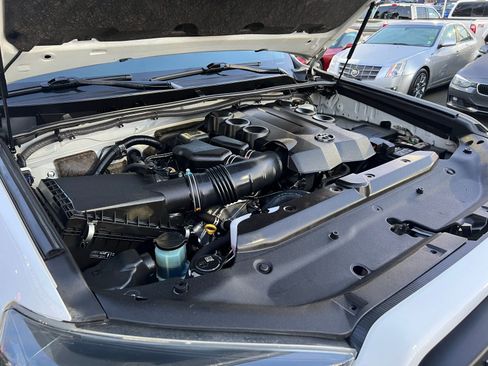 Used 2019 Toyota 4Runner TRD Off-Road Premium image 18