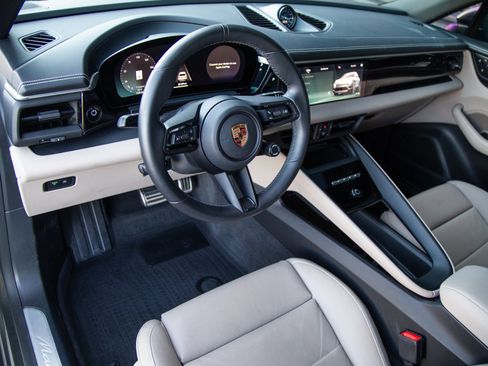 Certified 2025 Porsche Macan 4S Electric AWD/4WD image 4