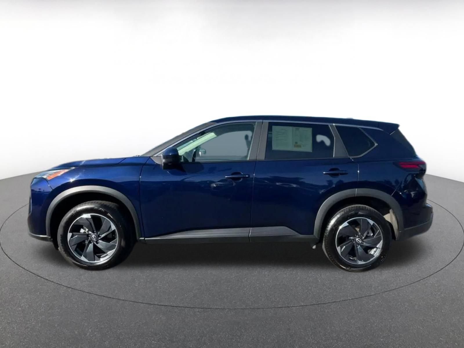 Used 2025 Nissan Rogue SV AWD/4WD image 8