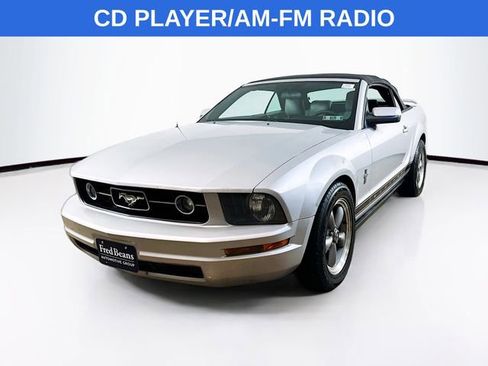 Used 2006 Ford Mustang Convertible image 3