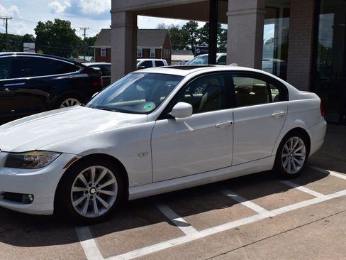 Used 2011 BMW 328i Sedan w/ Premium Pkg image 8