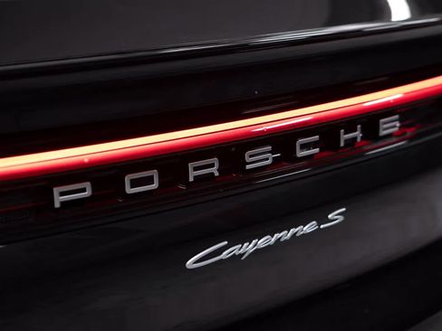 Certified 2026 Porsche Cayenne S AWD/4WD image 18