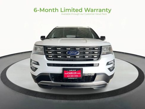 Used 2017 Ford Explorer XLT image 2