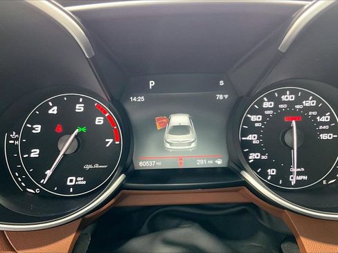 Used 2019 Alfa Romeo Giulia Ti Sport w/ Quick Order Package 22S Sport AWD/4WD image 18