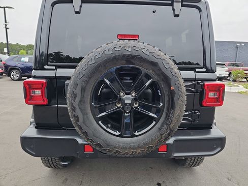 Used 2021 Jeep Wrangler Unlimited Sahara AWD/4WD image 13