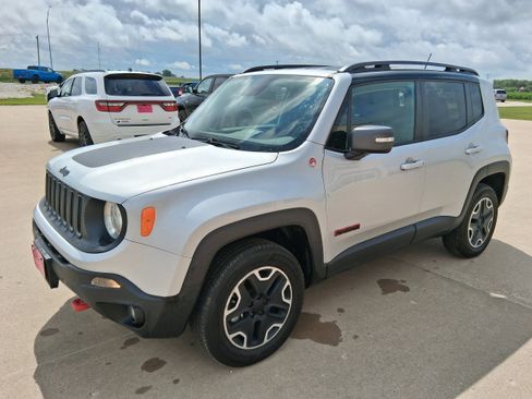Used 2015 Jeep Renegade Trailhawk AWD/4WD image 4