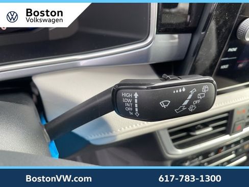 New 2025 Volkswagen Taos SEL image 18