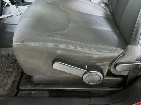 Used 2018 Jeep Wrangler Sport image 9