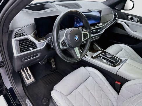 Used 2024 BMW X7 xDrive40i w/ M Sport Package AWD/4WD image 9