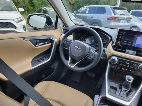 Used 2019 Toyota RAV4 Limited FWD image 22