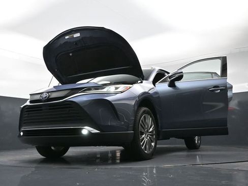 Used 2024 Toyota Venza XLE image 46