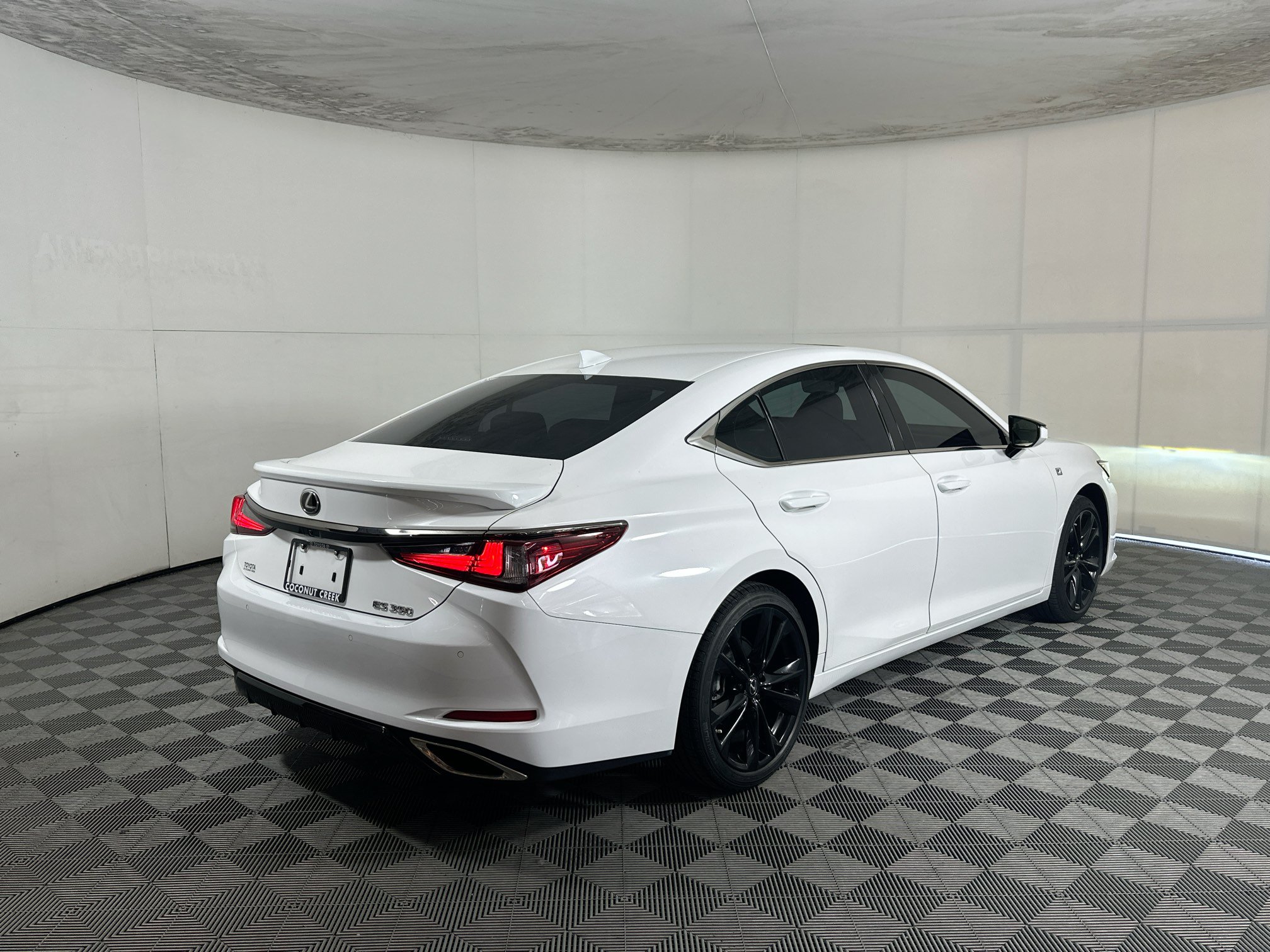 Used 2023 Lexus ES 350 F Sport w/ Accessory Package (Z1) FWD image 3