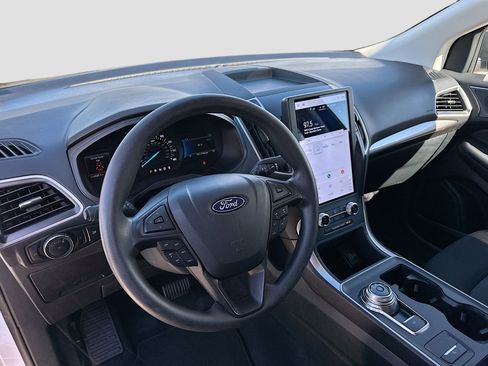 Certified 2024 Ford Edge SE image 9