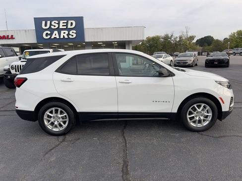 Used 2022 Chevrolet Equinox LS w/ LS Convenience Package image 9