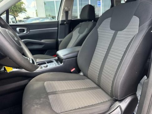 Used 2023 Kia Sorento LX FWD image 16