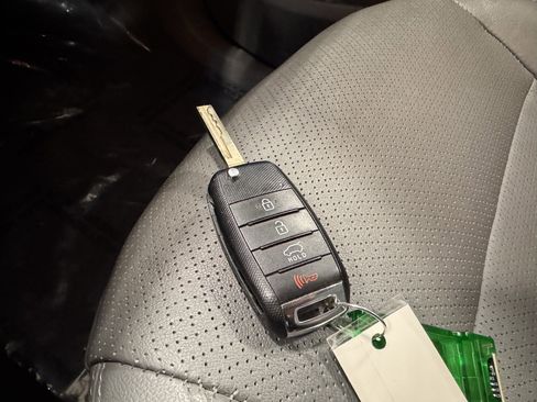 Used 2016 Kia Sorento EX image 12