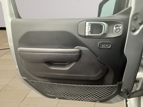 Used 2019 Jeep Wrangler Unlimited Sport S image 25