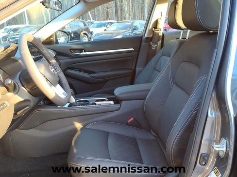 New 2025 Nissan Altima 2.5 SL FWD image 9