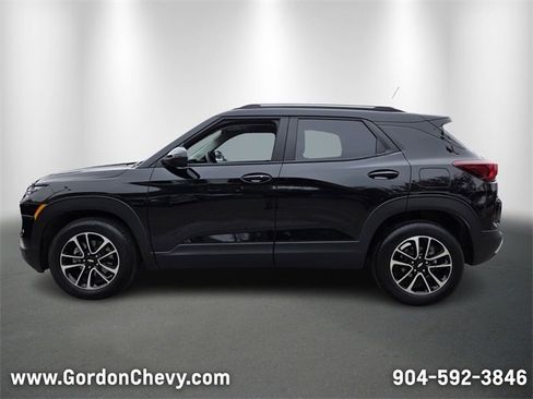 Used 2025 Chevrolet TrailBlazer LT w/ Driver Confidence Package image 2