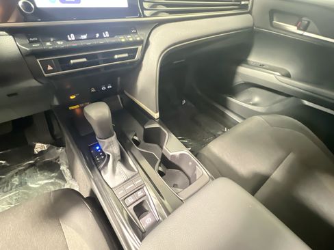 Used 2025 Toyota Camry LE FWD image 25