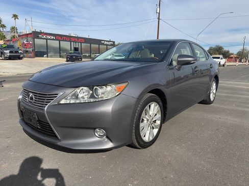Used 2014 Lexus ES 300h w/ Luxury Package w/Bamboo Trim image 2