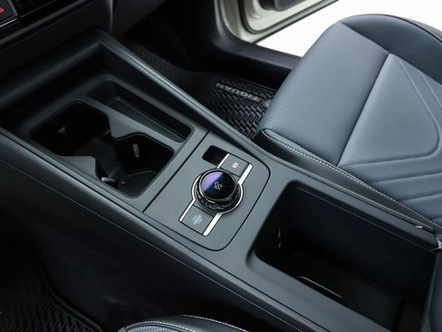 New 2026 Volkswagen Tiguan SE R-Line image 24