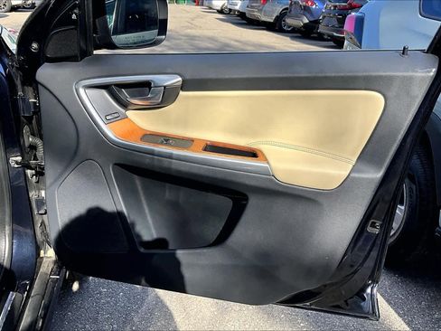 Used 2017 Volvo XC60 T6 Inscription w/ Climate Package image 22