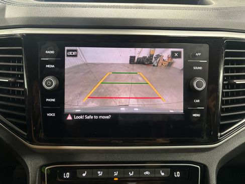 Used 2023 Volkswagen Atlas SE w/ Technology Package w/ Black Wheel Package image 7