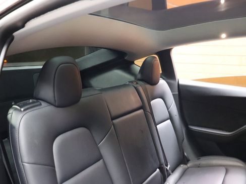 Used 2022 Tesla Model Y Long Range image 44