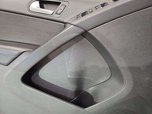 Used 2016 Volkswagen Tiguan SE image 29