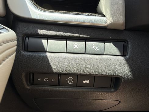 Used 2025 Nissan Rogue SL w/ SL Premium Package AWD/4WD image 30