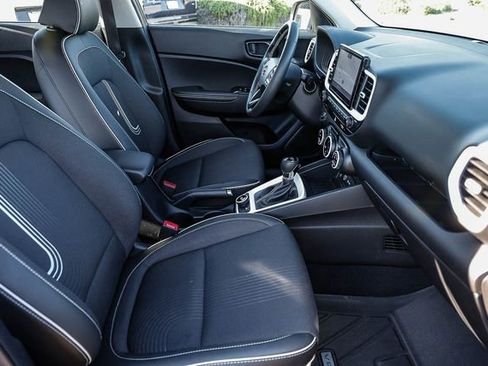 Certified 2024 Hyundai Venue Limited image 19