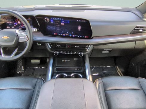 Used 2025 Chevrolet Tahoe Premier AWD/4WD image 11