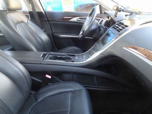 Used 2013 Lincoln MKZ image 9