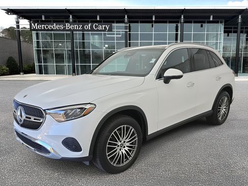 Used 2025 Mercedes-Benz GLC 300 image 1
