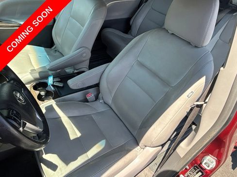 Used 2017 Toyota Sienna XLE FWD image 22