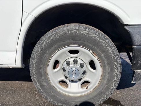 Used 2017 Chevrolet Express 2500 image 9