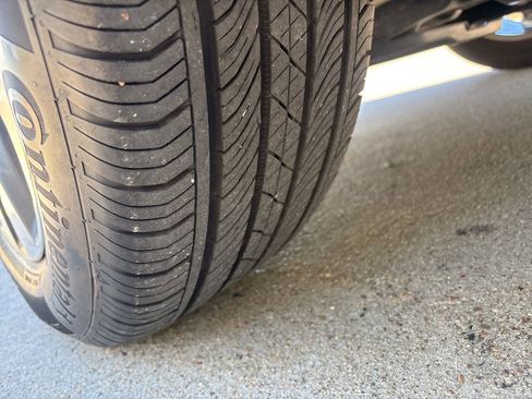 Used 2022 Buick Envision Essence w/ Safety Package image 21