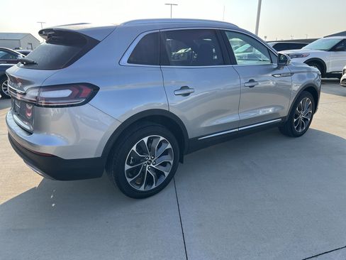 Used 2022 Lincoln Nautilus Reserve image 6